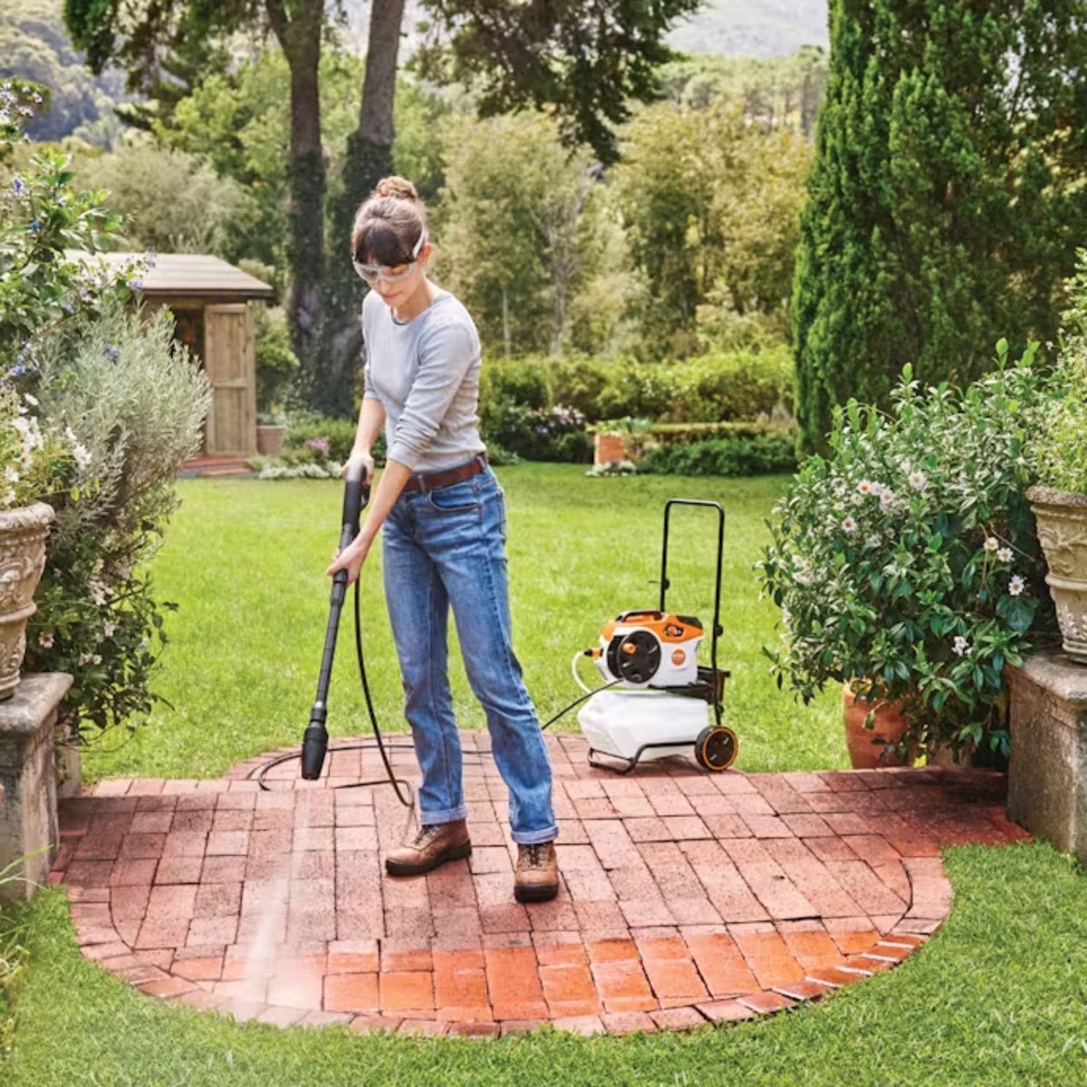 STIHL REA 60 Plus Battery Powered Pressure Washer AK30 & AL101