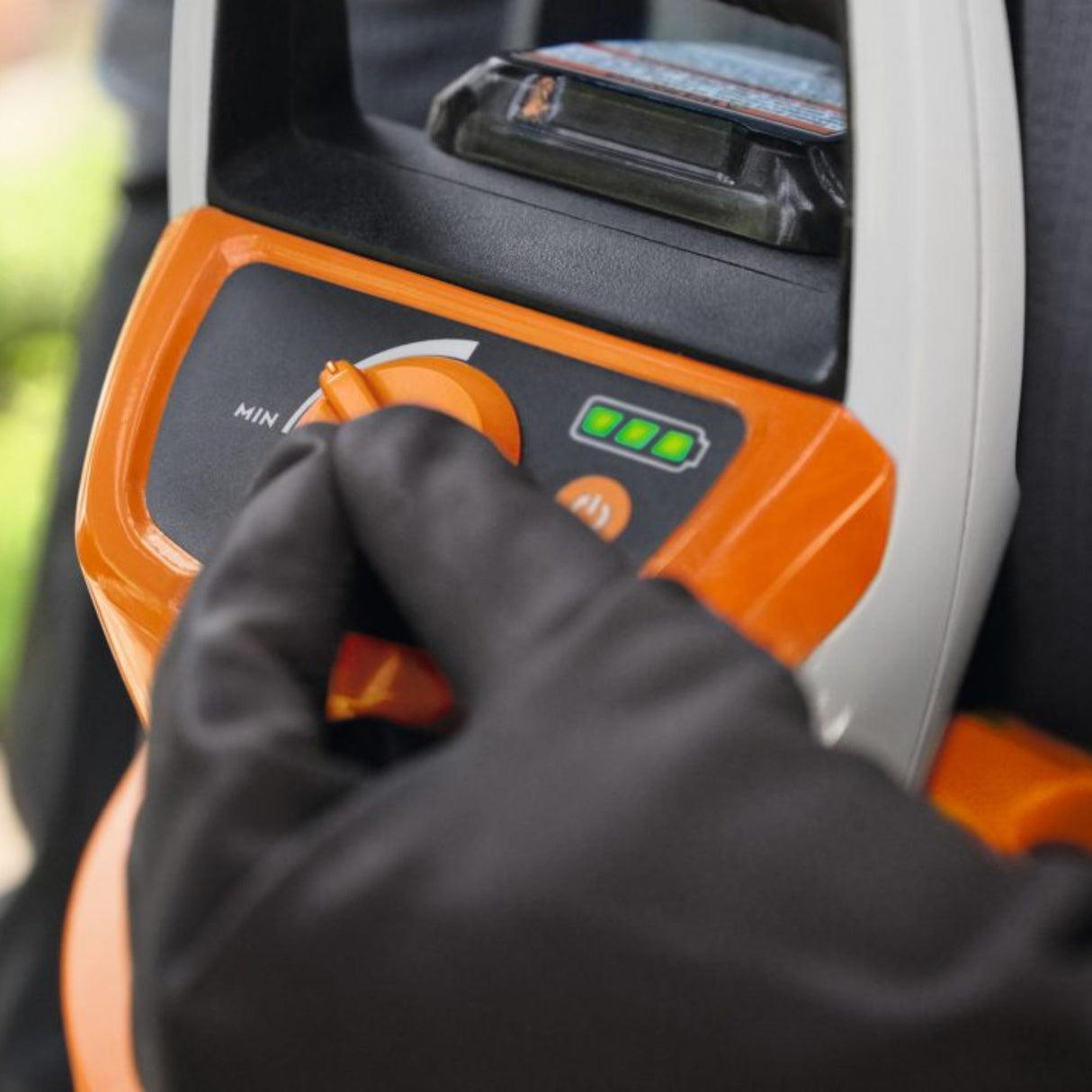 STIHL SGA 30 Battery Powered Handheld Sprayer w/ Battery and Charger