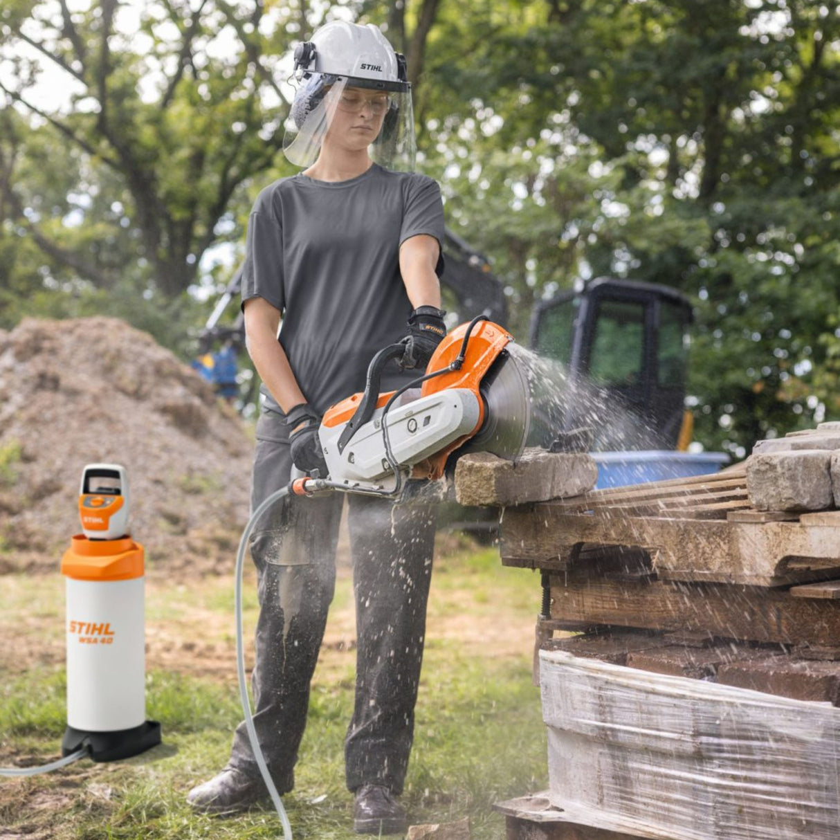 STIHL WSA 40 Battery Powered Pressured Water Tank for STIHL Cutquik w/ Battery and Charger